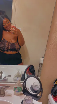 OnlyFans cuenta tiddytifftiff header 2