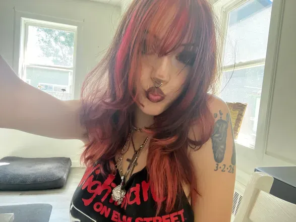 OnlyFans account  lolaluvs07 avatar 1