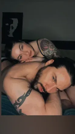 OnlyFans cuenta curtandcourtney22 header 2