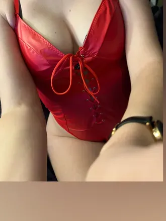 OnlyFans cuenta queeenpeaach header 2