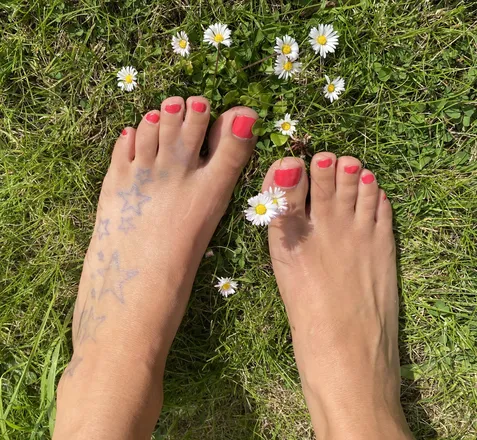 OnlyFans cuenta wwebbedtoes header 2