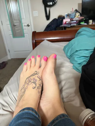OnlyFans account  practicallyperfectfeet header 2