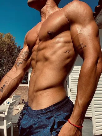 OnlyFans cuenta u261998639 header 2