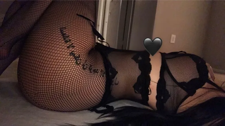 OnlyFans cuenta yoursstrulymia header 2