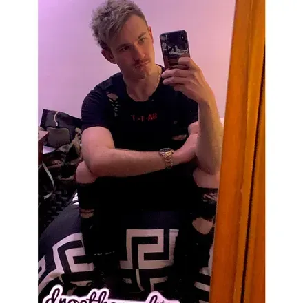 OnlyFans account  hallzy avatar 1