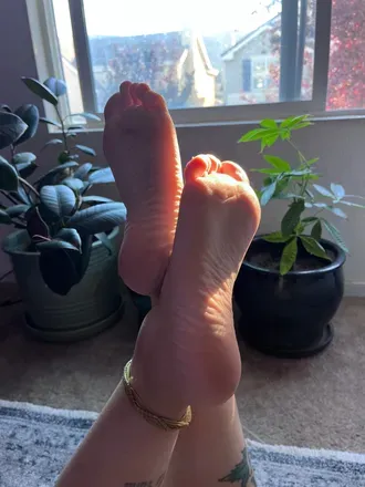 OnlyFans cuenta milky_toez header 2
