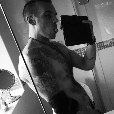 OnlyFans cuenta boy-with-a-bar avatar 1