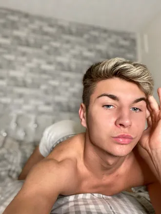 OnlyFans cuenta lucaspeach0 header 2