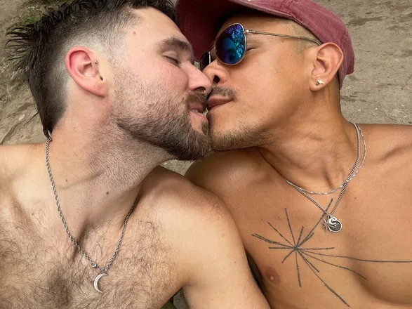 OnlyFans cuenta twodicksnoborders header 2