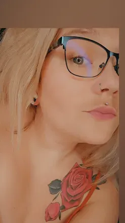 OnlyFans account  unique.curves avatar 1