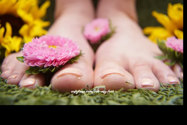 OnlyFans account  rub-my-feet header 2