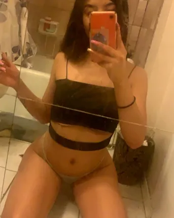 OnlyFans account  laurenbandzz header 2
