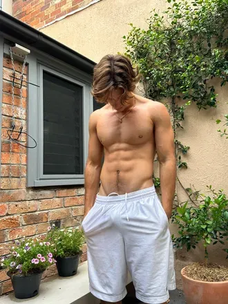 OnlyFans account  uronehotguy avatar 1