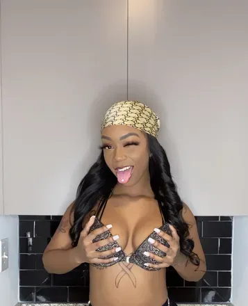 OnlyFans cuenta tynisxroom avatar 1