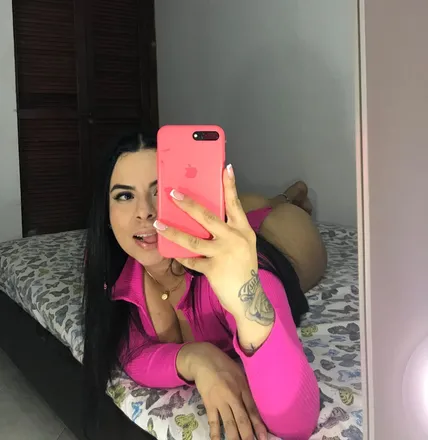 OnlyFans cuenta carolineewhite header 2