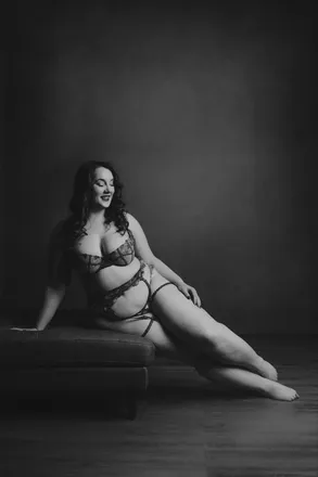 OnlyFans cuenta paleskin-redlips header 2