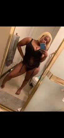 OnlyFans account  loveandranee header 2