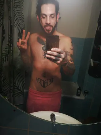 OnlyFans account  leonardo_switchblades header 2