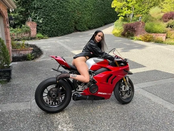 OnlyFans cuenta juicydubz header 2