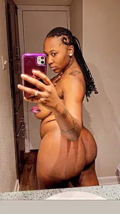 OnlyFans account  prettymocca avatar 1