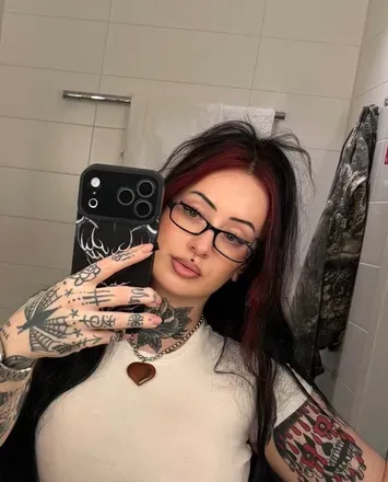 OnlyFans account  lydiarains avatar 1