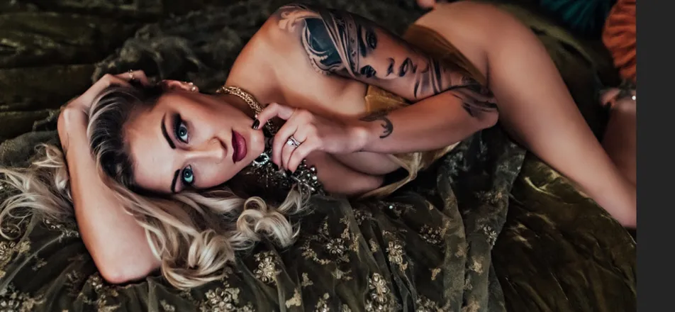 OnlyFans cuenta naomiramada.com header 2