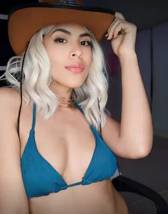 OnlyFans of nikkinicoll