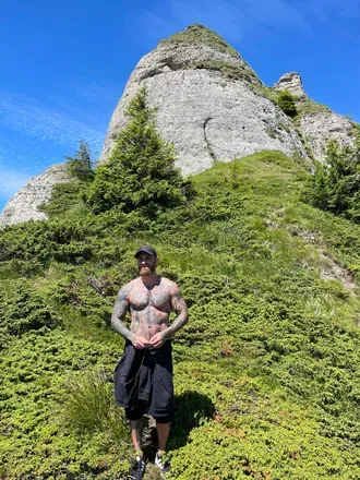 OnlyFans cuenta masterbigcock25 header 2