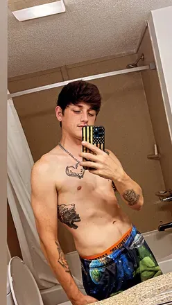 OnlyFans cuenta loganroby23 avatar 1