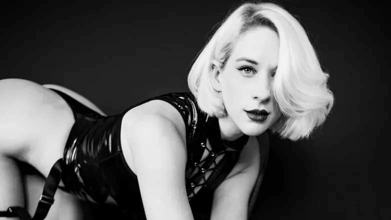 OnlyFans cuenta spookieshelbie header 2