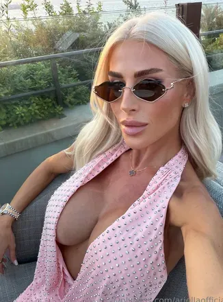 OnlyFans of its.ariellaxo