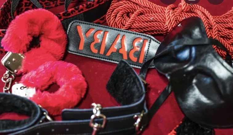 OnlyFans account  mskisseswetwet header 2