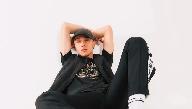 OnlyFans cuenta english_twink2 header 2