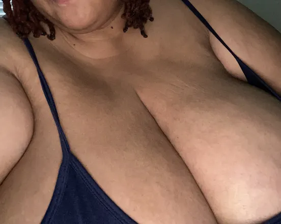 OnlyFans cuenta sexyreddbewbz header 2