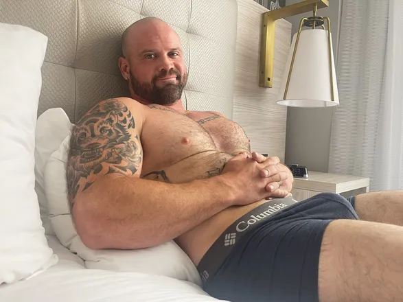 OnlyFans cuenta dadbodz520 header 2