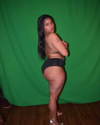 OnlyFans account  prettygirlnish header 2
