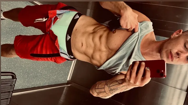OnlyFans cuenta daveromanov header 2