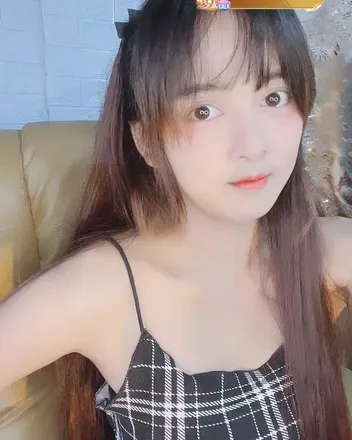 OnlyFans account  moomay avatar 1
