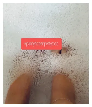 OnlyFans account  pantyhosenpettytoes avatar 1