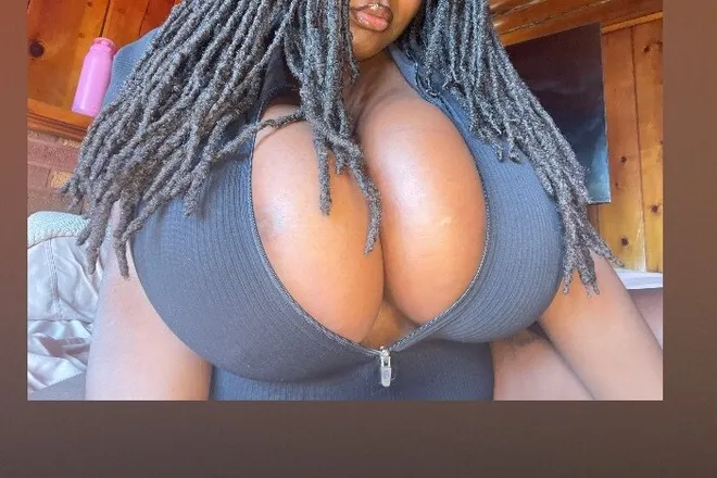 OnlyFans account  mochaa_xxx header 2