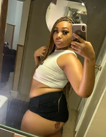 OnlyFans of honeymilann02