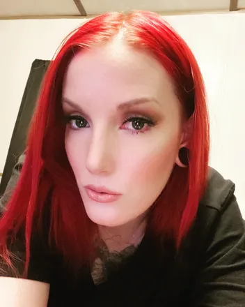 OnlyFans cuenta shannazombie header 2