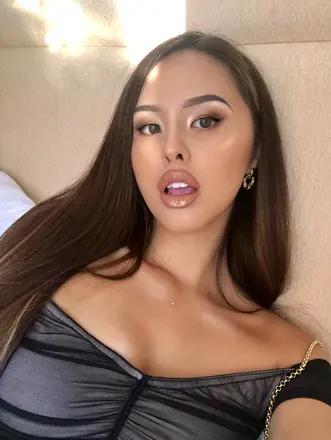 OnlyFans cuenta kneelforkiki header 2