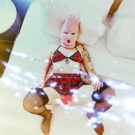 OnlyFans cuenta strawbby1 header 2