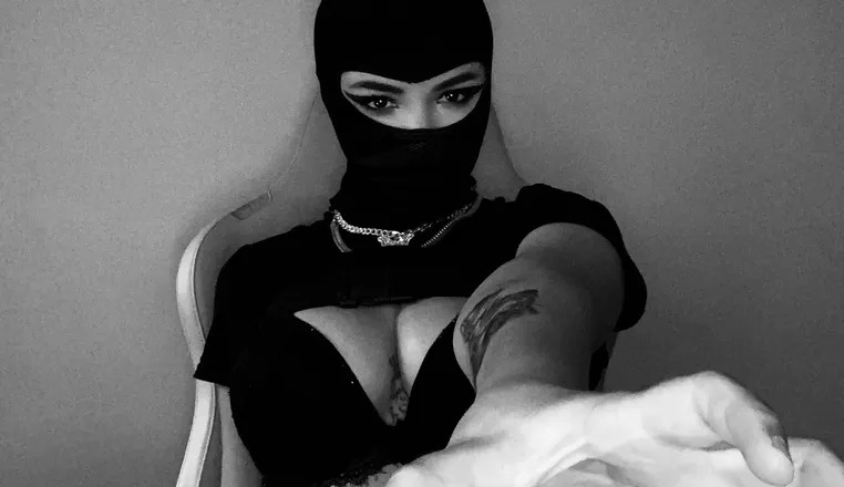 OnlyFans cuenta v_thatbikergirl header 2