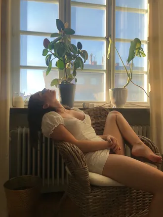 OnlyFans cuenta yourstrulybells header 2