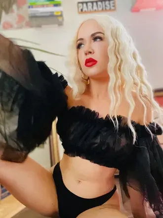 OnlyFans account  notyourhousewife_ avatar 1