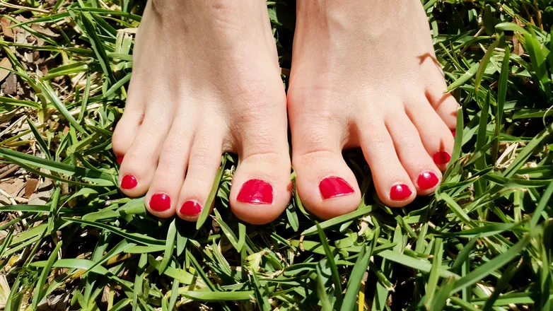 OnlyFans cuenta petitefeet_ivy header 2