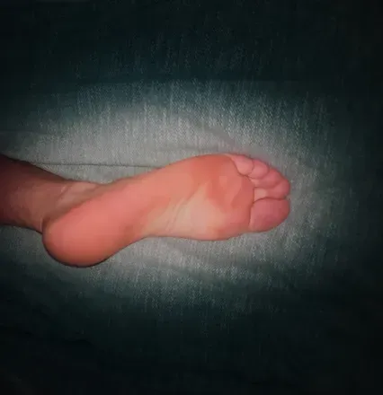 OnlyFans cuenta muscle-man-feet header 2