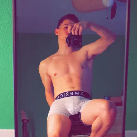 OnlyFans cuenta heytroyboy avatar 1
